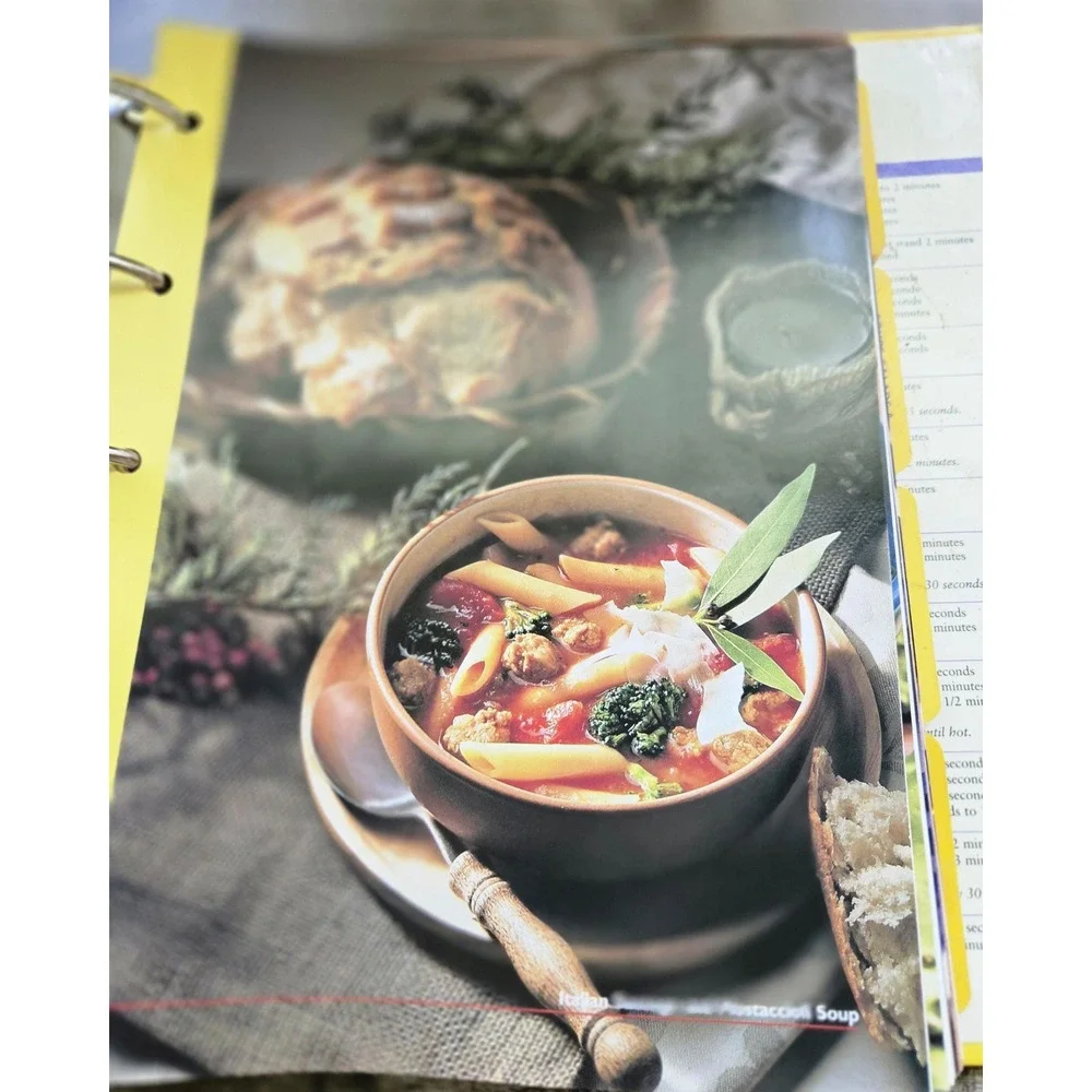 Betty Crocker's Quick & Easy Cookbook, hardback binder, 2002 General‎ Mills